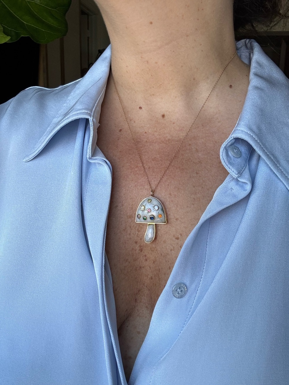 Mushroom Pendant Necklace Gold Pleated - Picture 6 of 6